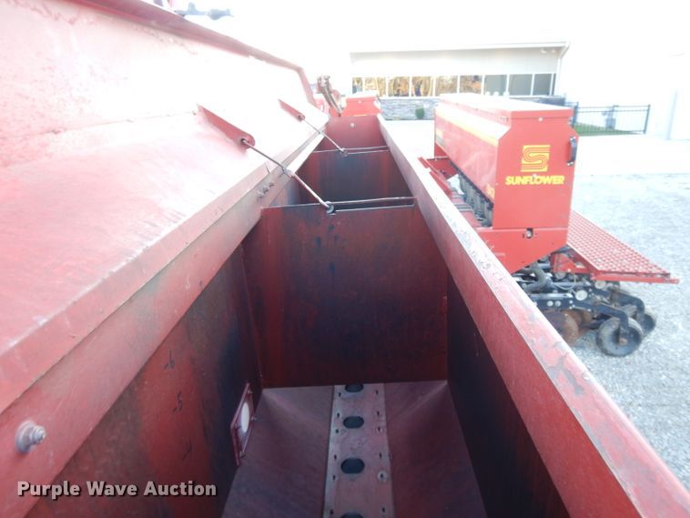 image for item DI8101 Sunflower 9431  grain drill