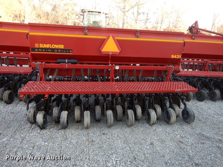 image for item DI8101 Sunflower 9431  grain drill