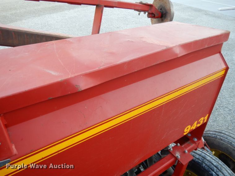 image for item DI8101 Sunflower 9431  grain drill