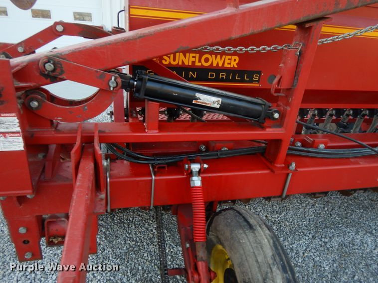 image for item DI8101 Sunflower 9431  grain drill