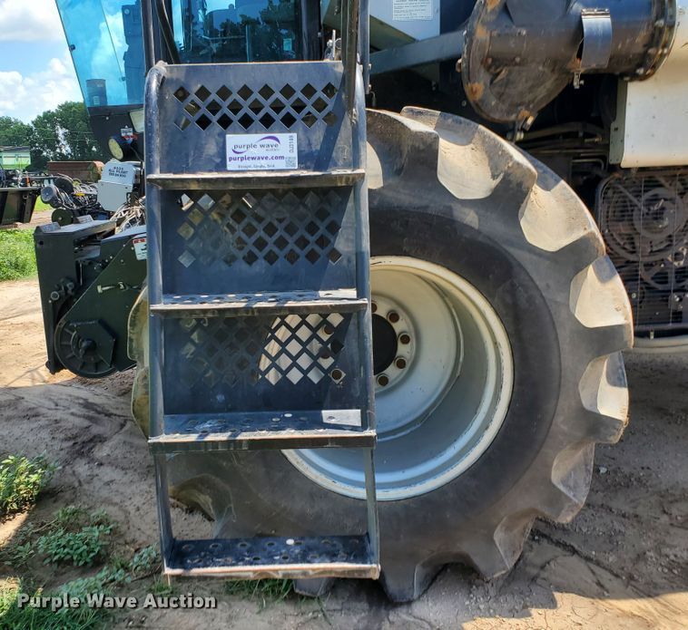 image for item DJ3149 1998 Gleaner R62 75th Anniversary RWA combine