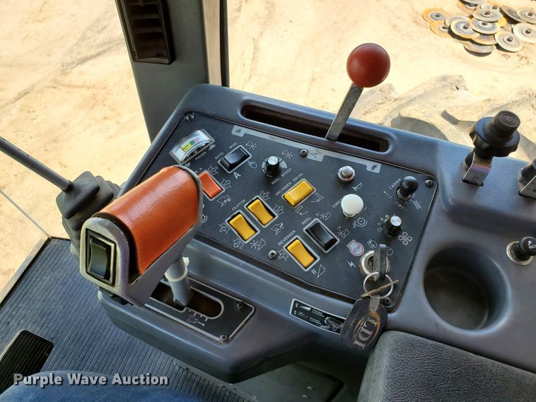 image for item DJ3149 1998 Gleaner R62 75th Anniversary RWA combine