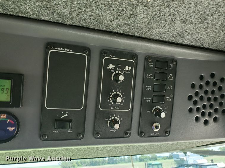 image for item DJ3149 1998 Gleaner R62 75th Anniversary RWA combine