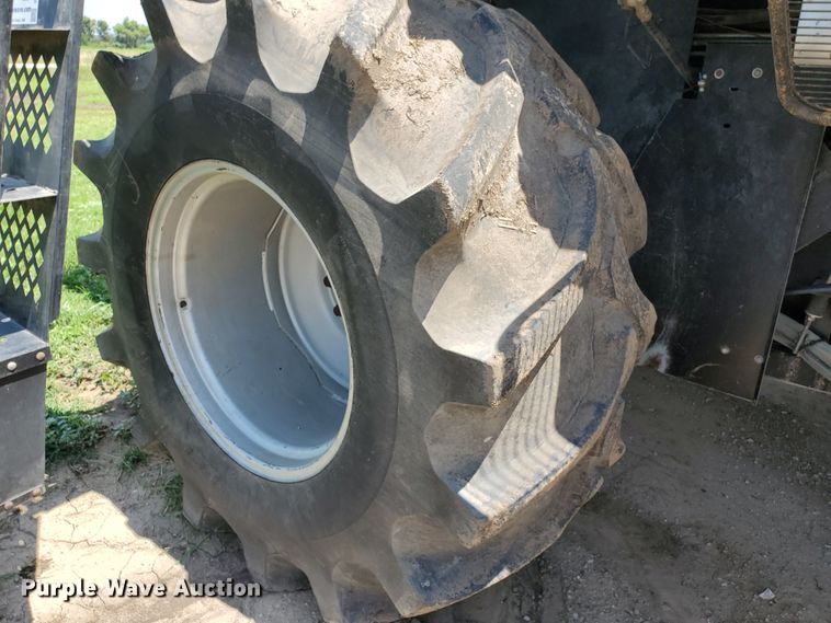 image for item DJ3149 1998 Gleaner R62 75th Anniversary RWA combine