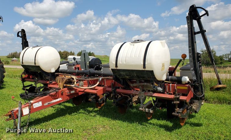 image for item DJ3153 2006 White 8108 no-till planter