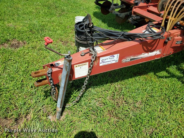 image for item DJ3153 2006 White 8108 no-till planter