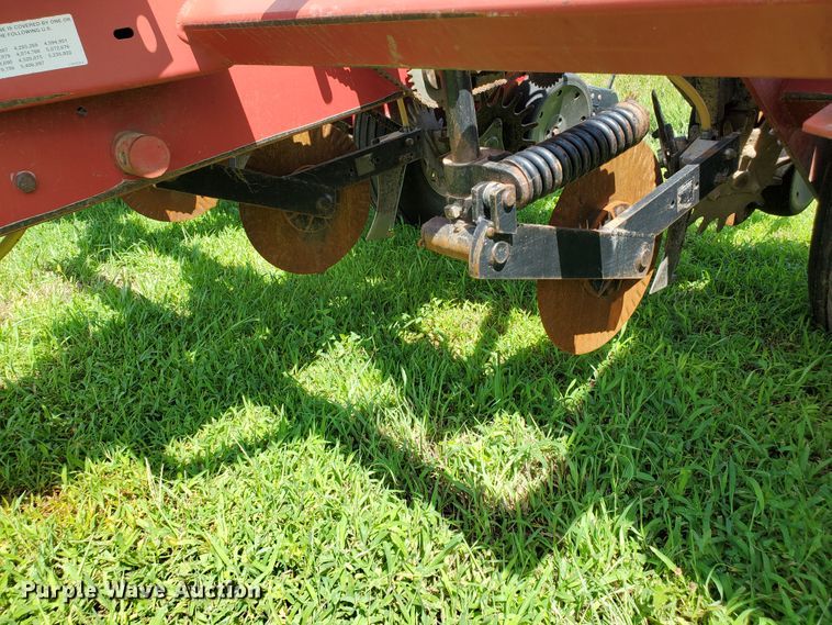 image for item DJ3153 2006 White 8108 no-till planter