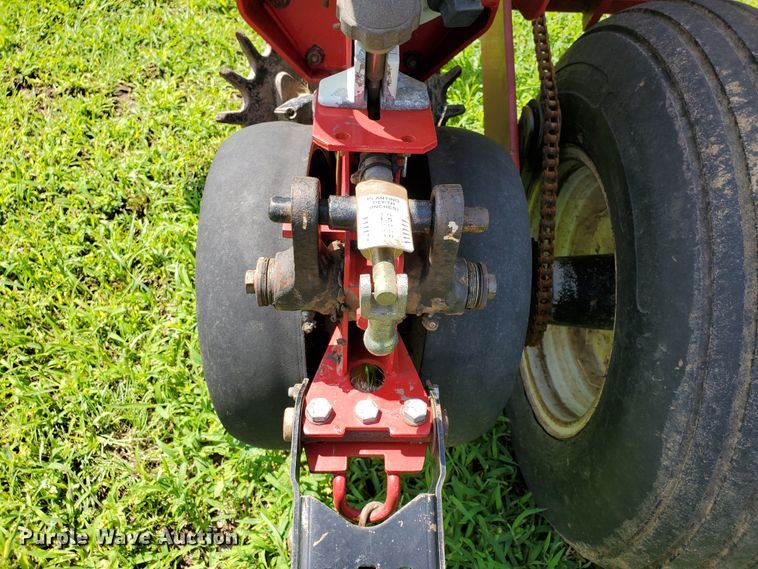 image for item DJ3153 2006 White 8108 no-till planter