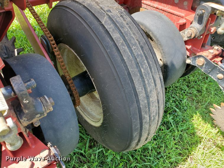 image for item DJ3153 2006 White 8108 no-till planter