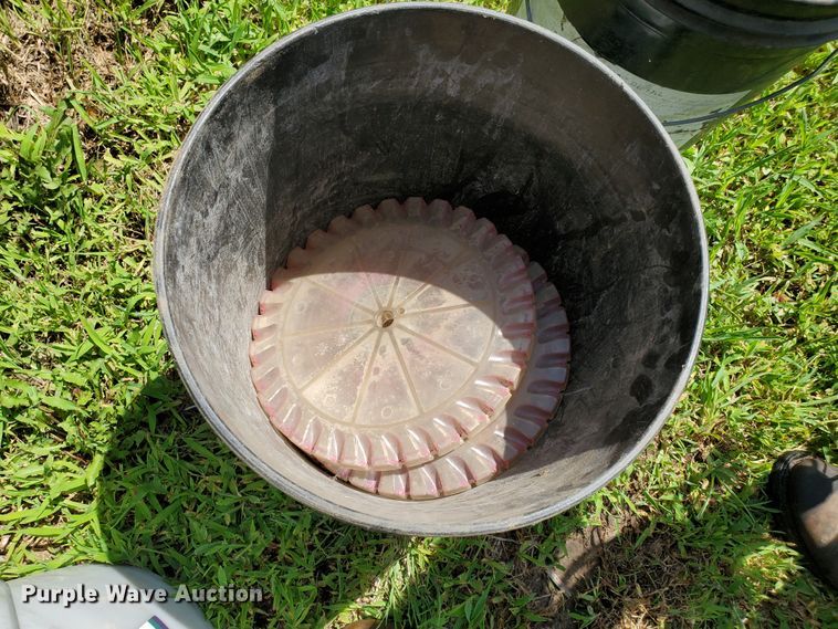 image for item DJ3153 2006 White 8108 no-till planter