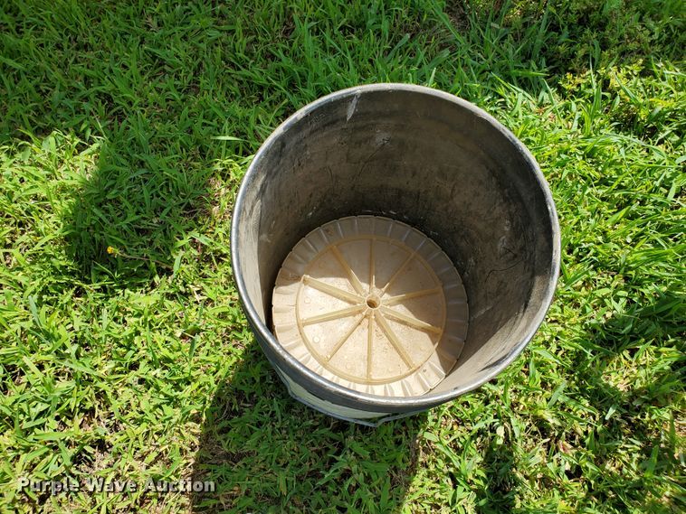 image for item DJ3153 2006 White 8108 no-till planter