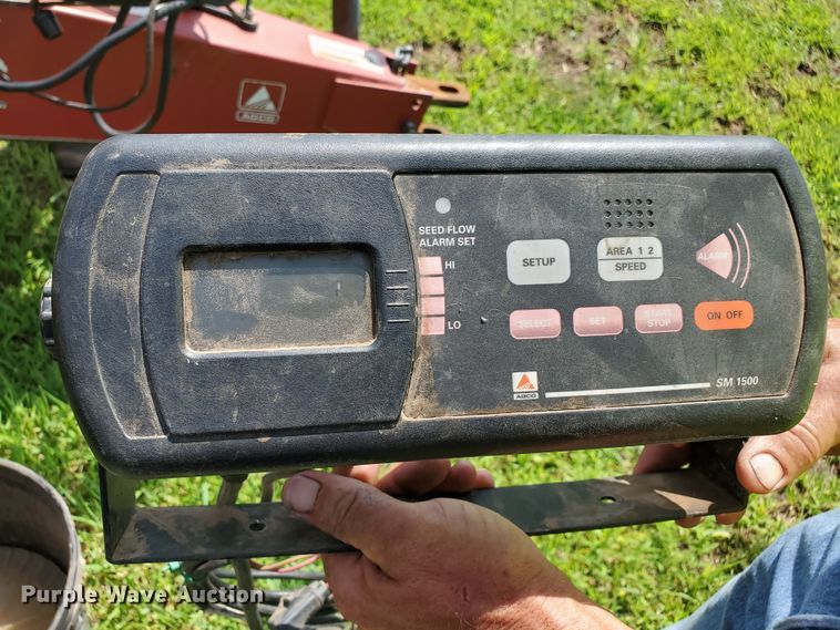 image for item DJ3153 2006 White 8108 no-till planter