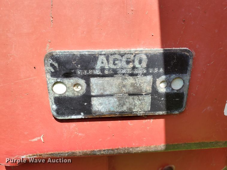 image for item DJ3153 2006 White 8108 no-till planter