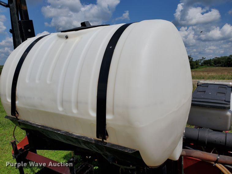 image for item DJ3153 2006 White 8108 no-till planter