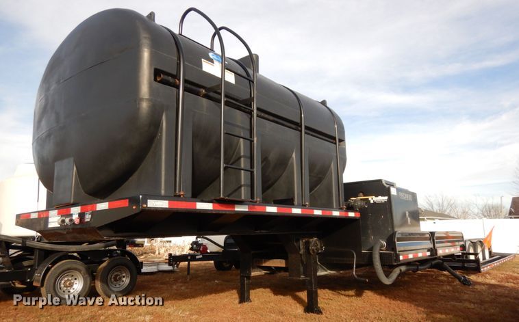 image for item DJ5819 2018 Road Runner 4000 drop deck sprayer trailer