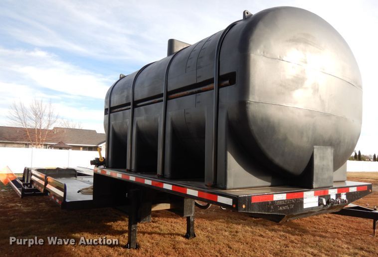 image for item DJ5819 2018 Road Runner 4000 drop deck sprayer trailer