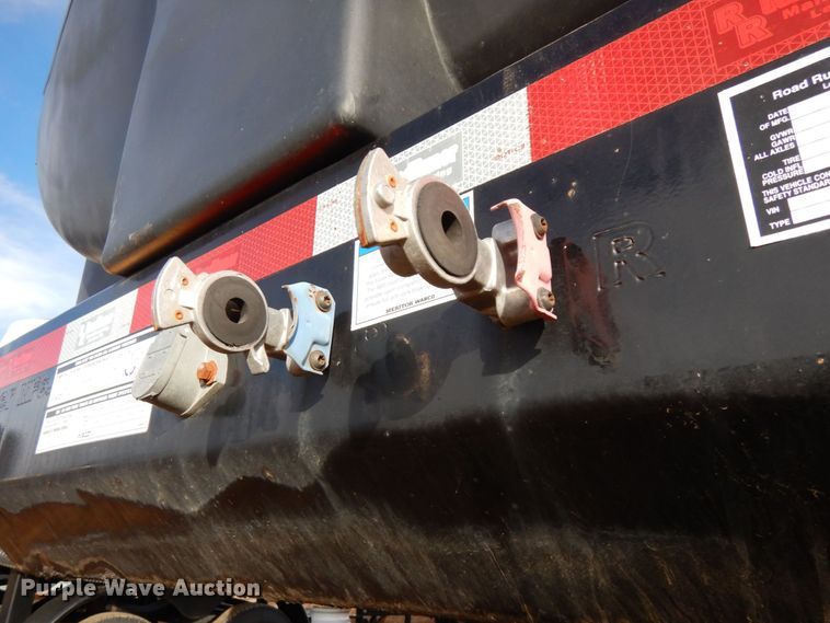 image for item DJ5819 2018 Road Runner 4000 drop deck sprayer trailer