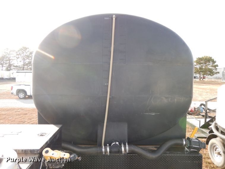 image for item DJ5819 2018 Road Runner 4000 drop deck sprayer trailer