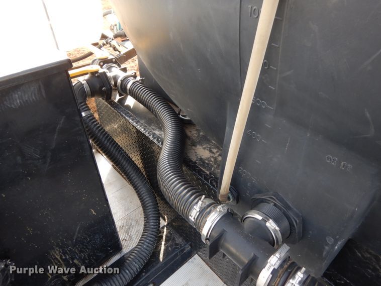 image for item DJ5819 2018 Road Runner 4000 drop deck sprayer trailer