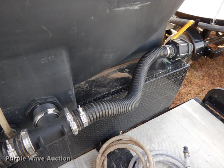 image for item DJ5819 2018 Road Runner 4000 drop deck sprayer trailer