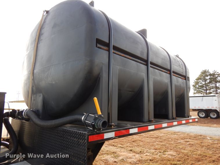 image for item DJ5819 2018 Road Runner 4000 drop deck sprayer trailer