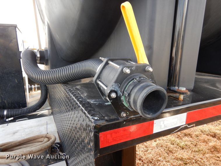 image for item DJ5819 2018 Road Runner 4000 drop deck sprayer trailer