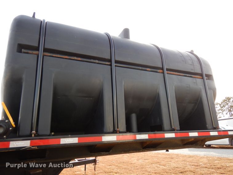 image for item DJ5819 2018 Road Runner 4000 drop deck sprayer trailer