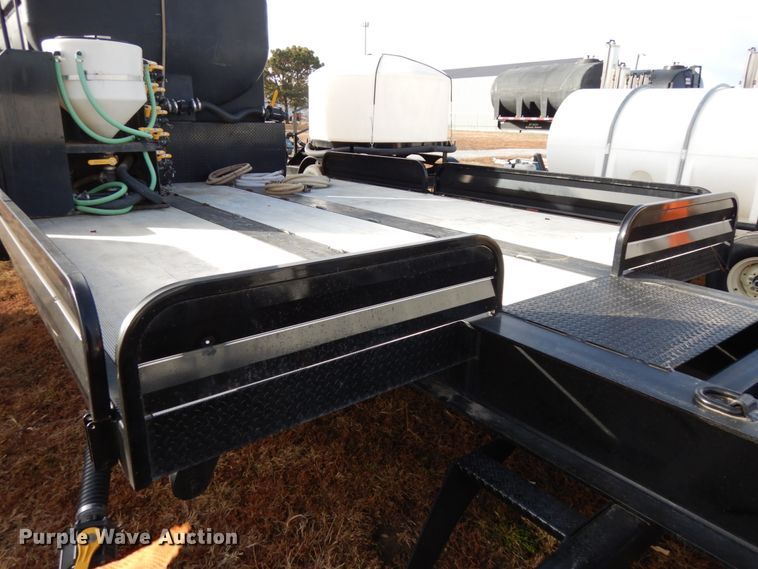 image for item DJ5819 2018 Road Runner 4000 drop deck sprayer trailer
