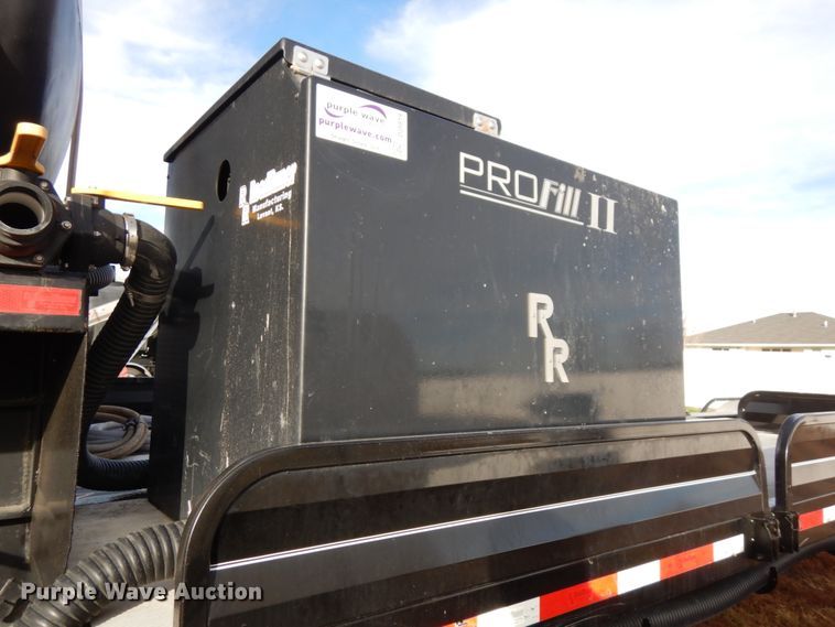 image for item DJ5819 2018 Road Runner 4000 drop deck sprayer trailer