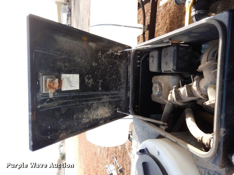 image for item DJ5819 2018 Road Runner 4000 drop deck sprayer trailer