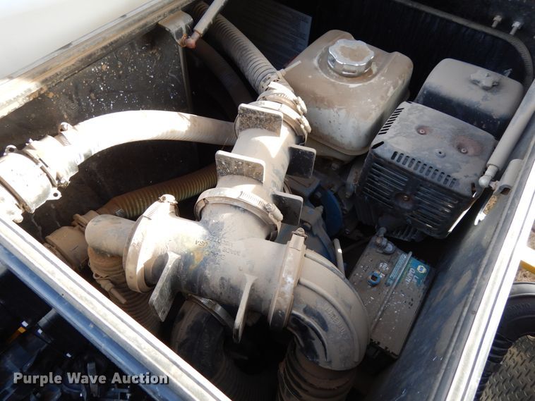 image for item DJ5819 2018 Road Runner 4000 drop deck sprayer trailer