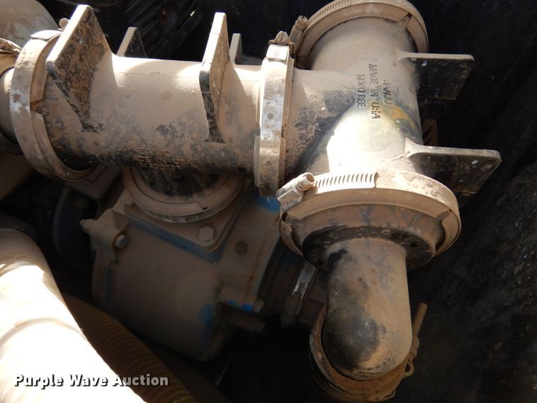 image for item DJ5819 2018 Road Runner 4000 drop deck sprayer trailer