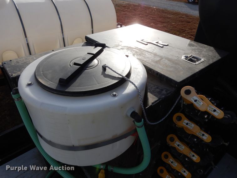 image for item DJ5819 2018 Road Runner 4000 drop deck sprayer trailer