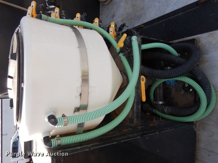 image for item DJ5819 2018 Road Runner 4000 drop deck sprayer trailer