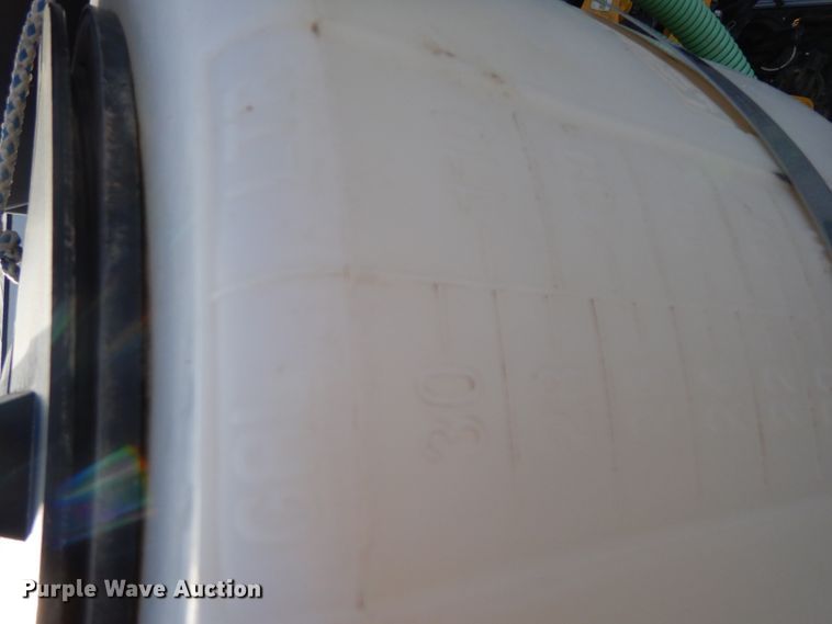 image for item DJ5819 2018 Road Runner 4000 drop deck sprayer trailer