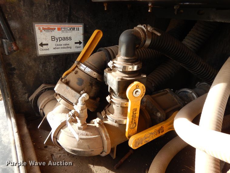 image for item DJ5819 2018 Road Runner 4000 drop deck sprayer trailer