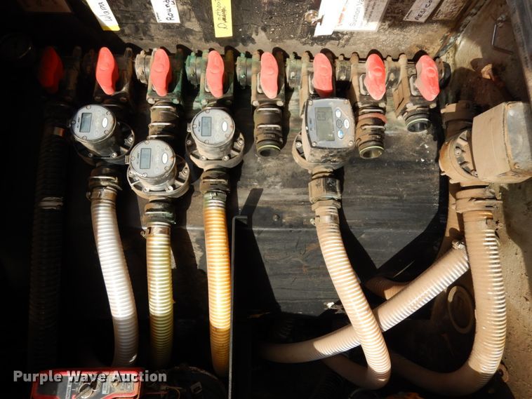 image for item DJ5819 2018 Road Runner 4000 drop deck sprayer trailer