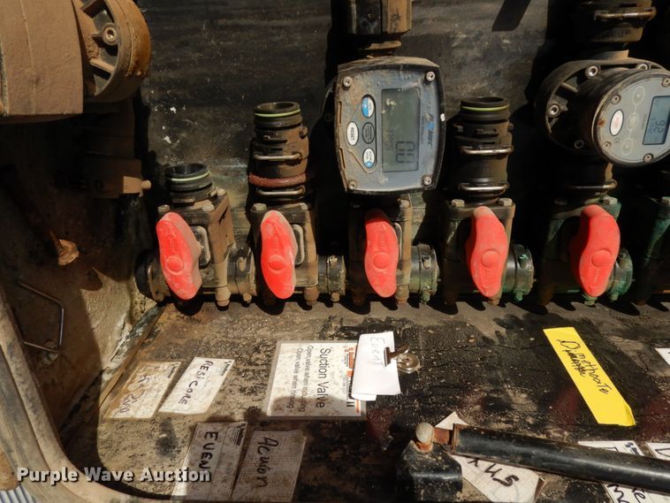 image for item DJ5819 2018 Road Runner 4000 drop deck sprayer trailer