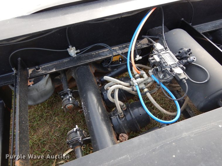 image for item DJ5819 2018 Road Runner 4000 drop deck sprayer trailer