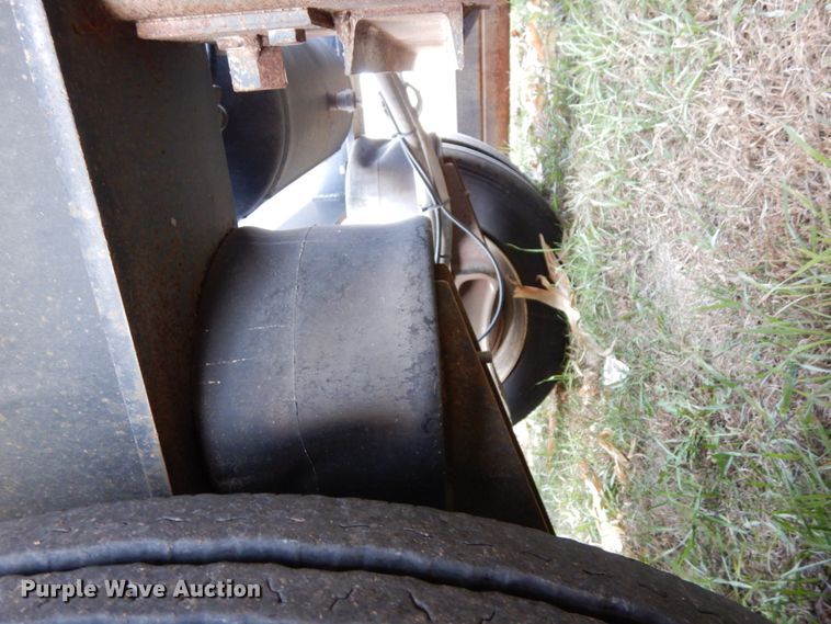 image for item DJ5819 2018 Road Runner 4000 drop deck sprayer trailer