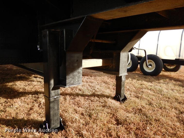 image for item DJ5819 2018 Road Runner 4000 drop deck sprayer trailer