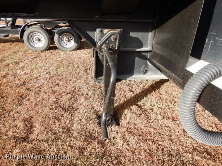 image for item DJ5819 2018 Road Runner 4000 drop deck sprayer trailer