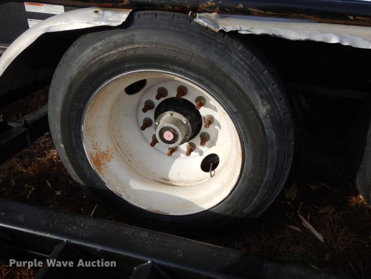 image for item DJ5819 2018 Road Runner 4000 drop deck sprayer trailer