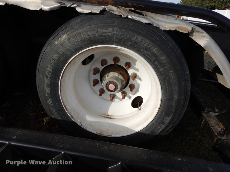 image for item DJ5819 2018 Road Runner 4000 drop deck sprayer trailer