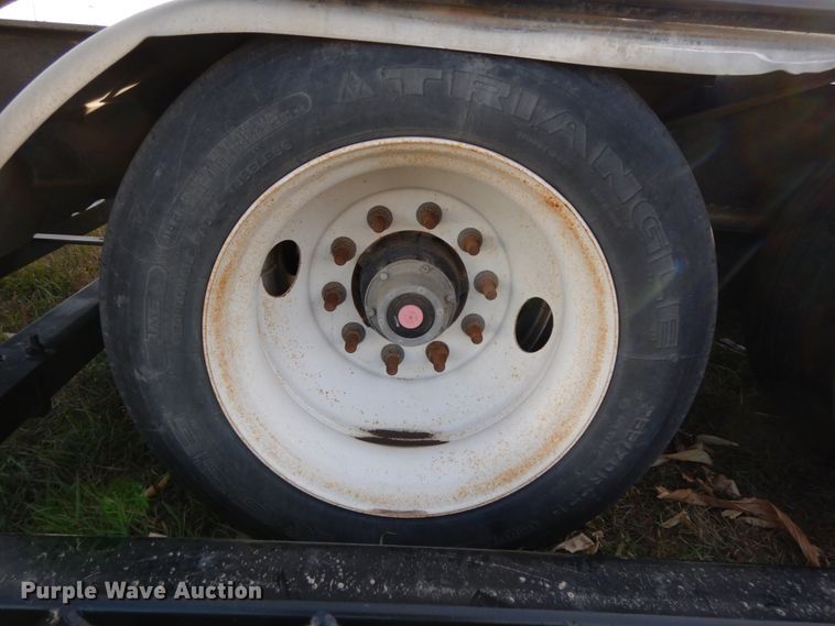 image for item DJ5819 2018 Road Runner 4000 drop deck sprayer trailer