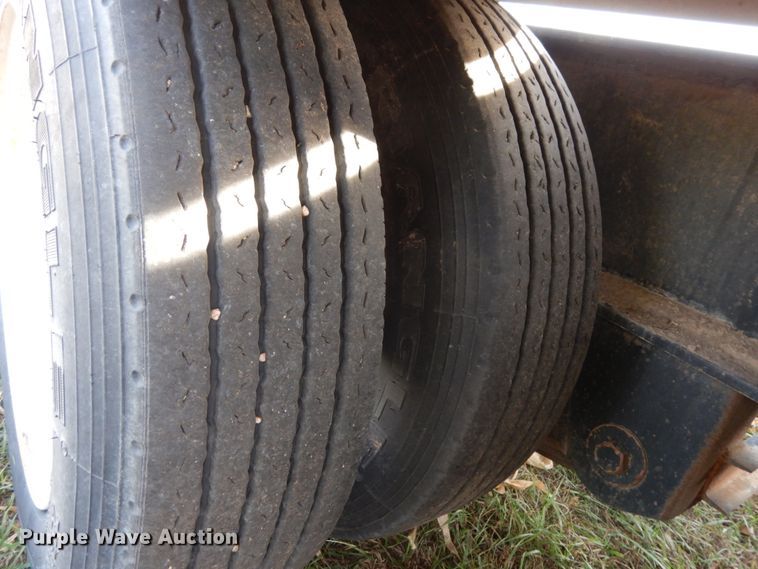 image for item DJ5819 2018 Road Runner 4000 drop deck sprayer trailer