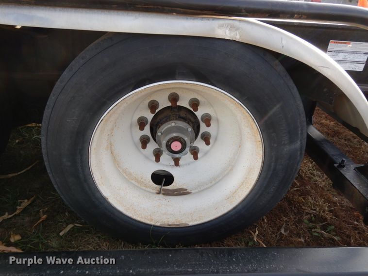 image for item DJ5819 2018 Road Runner 4000 drop deck sprayer trailer