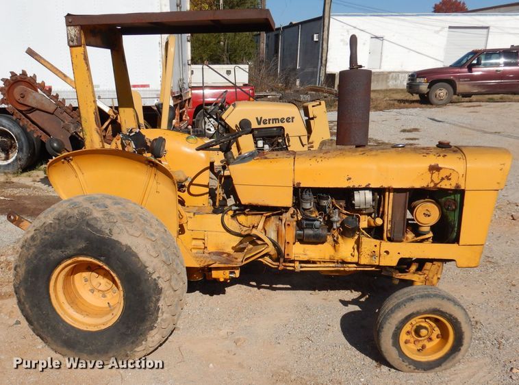 image for item DY9585 John Deere 300  tractor