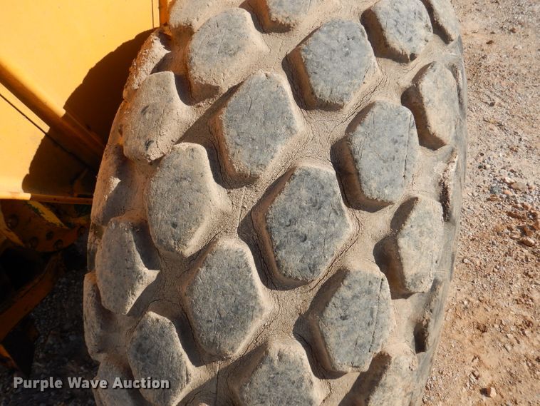 image for item DY9585 John Deere 300  tractor