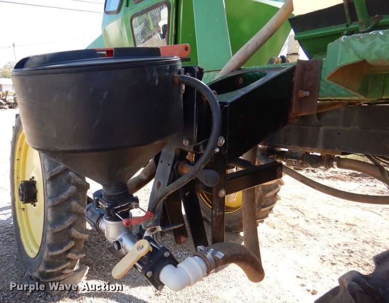 image for item DY9588 1995 Willmar 765  sprayer
